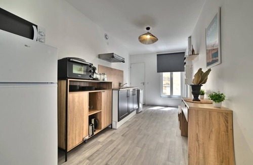 Saintes Apartment | Ave César - City Center, 4K TV, Gallo-Roman, Netflix