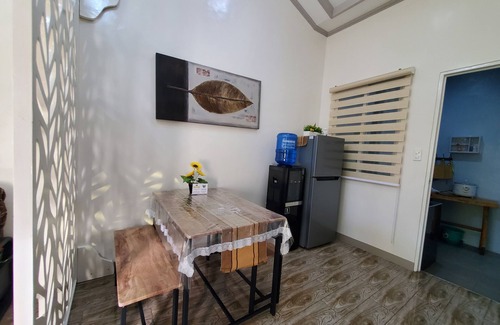 Tayug House | AVE Homes D- 2 BDRMS, Parking, A/C, WiFi, Netflix
