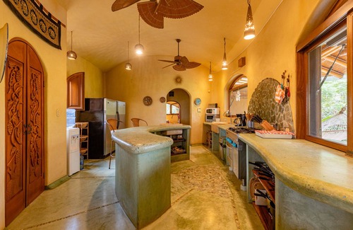 Rio Seco House | ★Avellanas beach Luxury w/king beds + ocean views