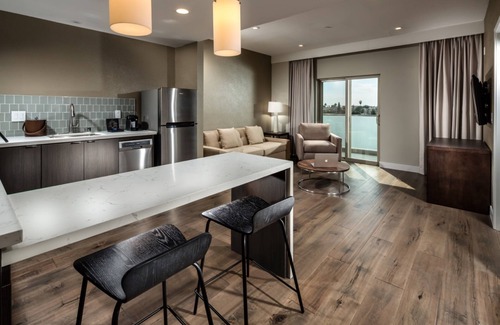 Pico-Union Hotel | Aventura Hotel