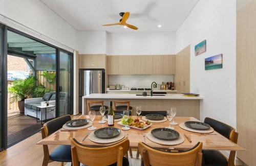 Corrimal House | Avenue Escape - Contemporary Living at Corrimal