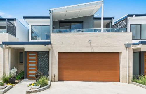 Corrimal House | Avenue Escape - Contemporary Living at Corrimal