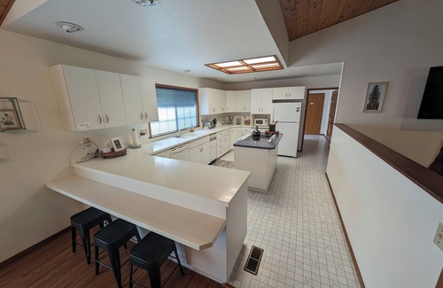 Bridgeville House | Avenue of the Giants Burl bungalow