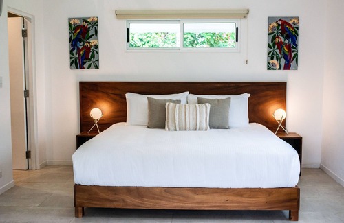 Montezuma Hotel | Aves - Bali Deluxe King - Pool View