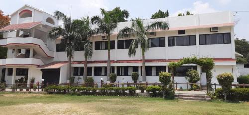 Mirzapur Resort | Avexia Fun City Resort