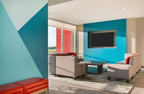 Des Plaines Hotel | avid hotel Chicago O’Hare – Des Plaines by IHG