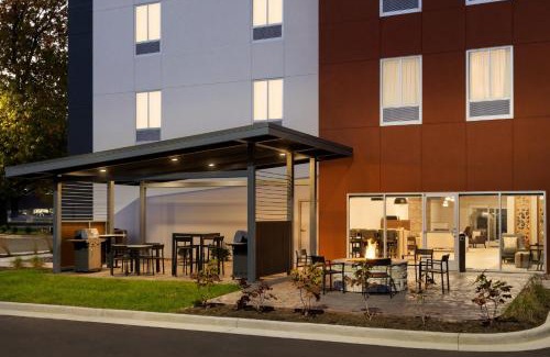 Oakdale Hotel | avid hotel Coralville - Iowa City by IHG