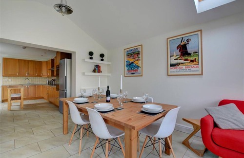 Snettisham House | Avondale Cottage - Three Bedroom House, Sleeps 6