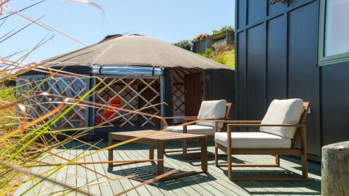 Palm Beach House | Awaawa Yurts - Papatūānuku