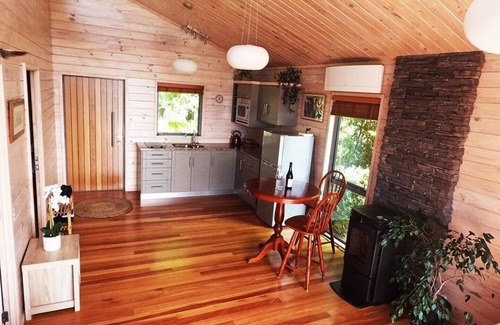 Riwaka Cottage | Awatea Cottage: Luxury Abel Tasman Getawayn