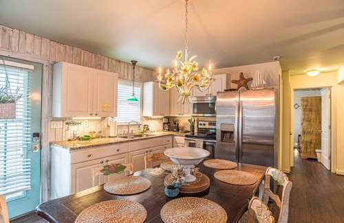 Laguna Beach House | AWaveFromItAll|Sleeps4|1Blk2Bch|DogOK|Patio