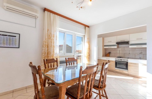 Kastela Apartment | Awesome apartment in Kastel Luksic