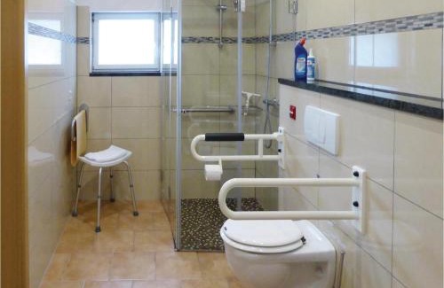 Halsbach Apartment | Awesome Apartment In Freiberg With Wifi