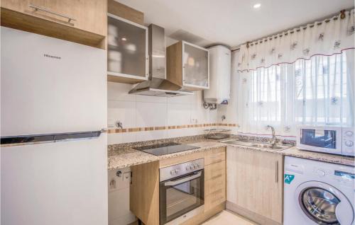Cabanes Apartment | Awesome Apartment In La Torre De La Sal