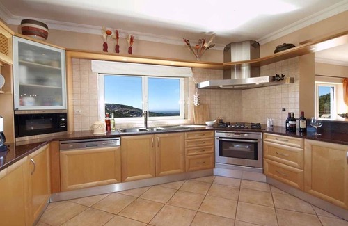 Monchique Villa | Awesome Coastal Views, Infinity Pool & BBQ area, Very Private Family Villa