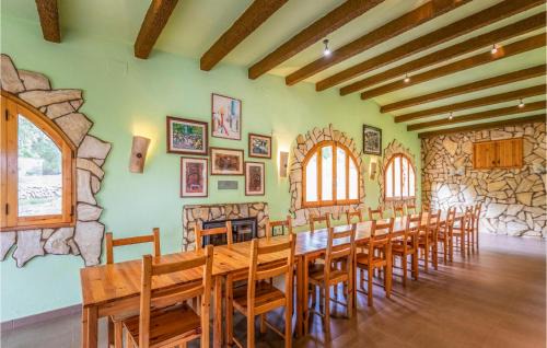 La Riera de Gaia House | Awesome Home In Ardenya With Wifi