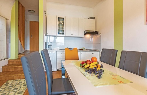 Barbariga House | Awesome home in Betiga with kitchen