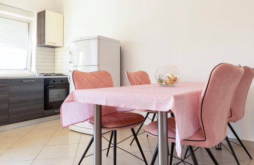 Bibinje House | Awesome home in Bibinje with kitchen