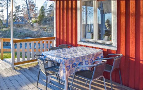 Tanum O House | Awesome Home In Bullaren With Wifi