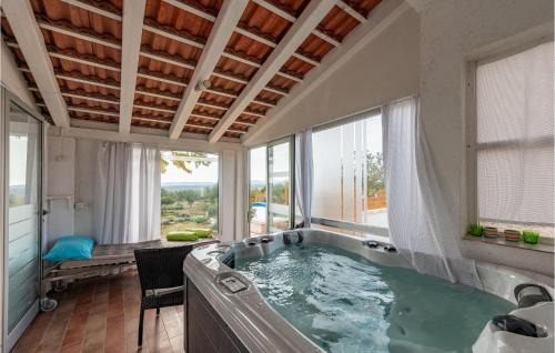 Velim House | Awesome Home In Krkovic With Sauna