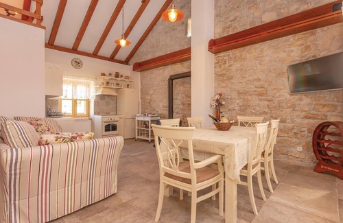 Drnis House | Awesome home in Pakovo Selo with WiFi