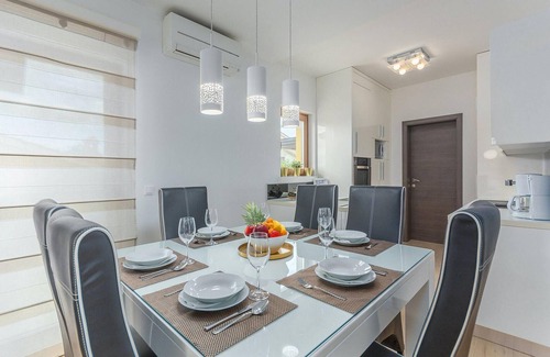 Zbandaj House | Awesome home in Porec