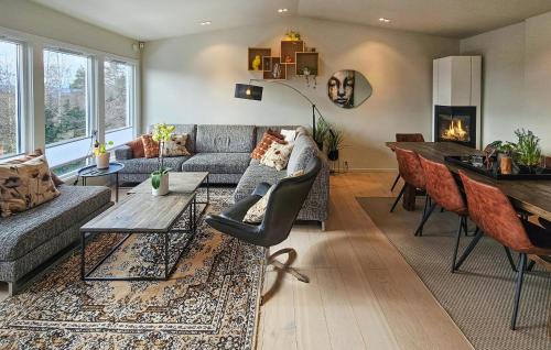 Sandvika House | Awesome Home In Sandvika With Wifi
