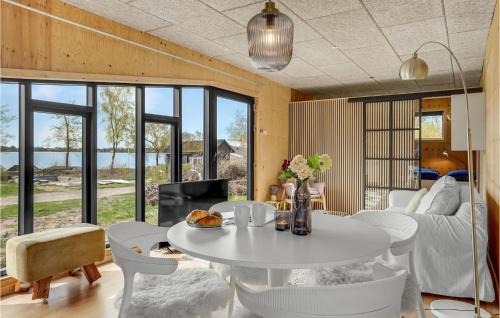 Sunds House | Awesome Home In Sunds With Lake View