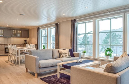 Hardangerfjord House | Awesome home in Trvikbygd with 5 Bedrooms