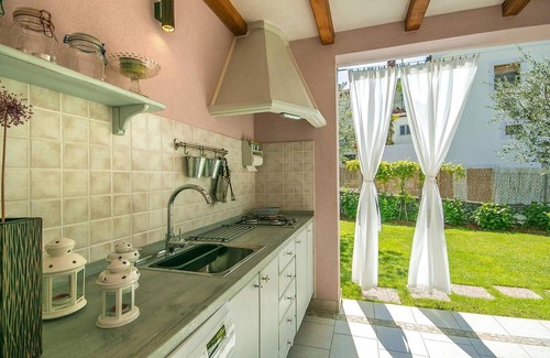 Strpacici House | Awesome home in Visnjan with WiFi