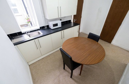 Tunstall House | Awesome Home Stoke-on-trent