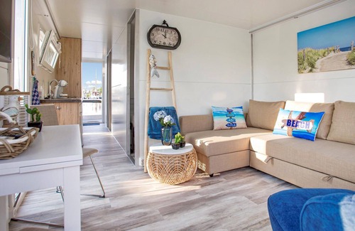 Almere Poort Boat Rental | Awesome ship in Almere with WiFi