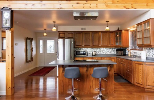 Adolphustown Cottage | ★ Awesome Waterfront Cottage ~ 4 BR ~ Near Prince Edward County & Wine Region