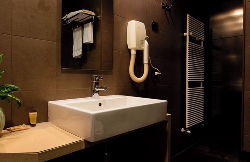Cantu Hotel | Axolute Comfort Hotel