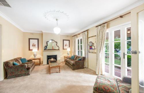 Echuca House | Ayr House - Echuca Holiday Homes