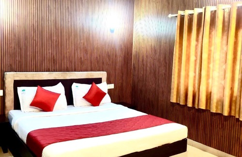 Pallivasal Bed & Breakfast | Ayur Mount Resort & Spa