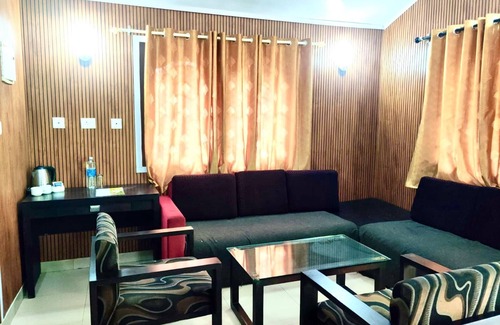 Pallivasal Bed & Breakfast | Ayur Mount Resort & Spa