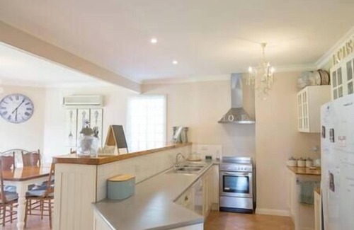 Lyndoch House | Azalea Cedar-Rose Barossa Vineyard Views Villa