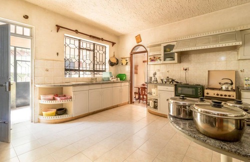 Ngong Villa | Azima Wellness Retreat Center-Master Ensuite.
