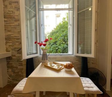 Juan-les-Pins Apartment | Azur Studio Riviera Stay