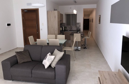 Marsalforn Apartment | Azure Cottage: Beautiful, modern 3 bedroom apartment with communal swimming pool