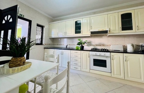 Urbanizacao dos Calicos Villa | Azurita Villa, Air Conditioning, Parking