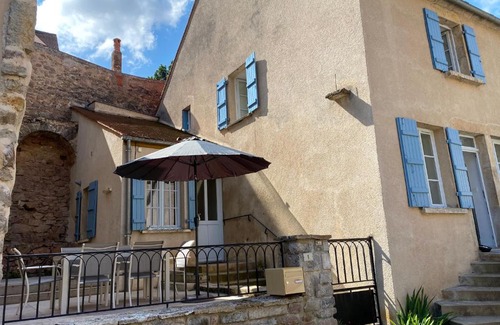 Semur-en-Auxois House | Bâtisse du pont Pinard et son granit rose