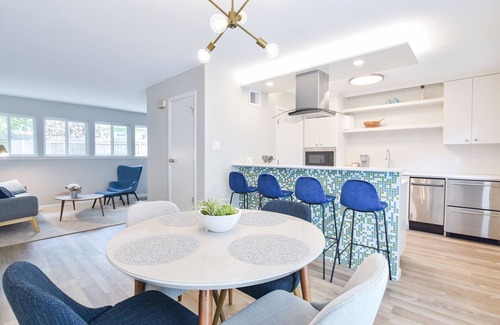 Brentwood Apartment | (B) 2 Bdr Mid-century apartment in Central Austin