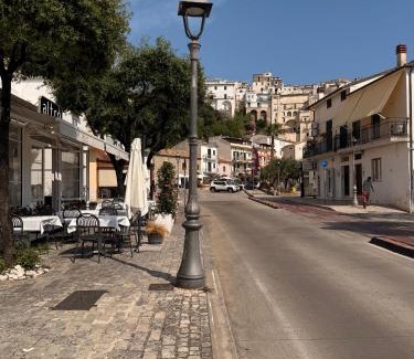 Sperlonga Bed & Breakfast | B&B Edda Maison Centralissimo sul Lungomare con Posto Auto e Giardino Privato