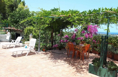 Condro House | B & B L'ULIVO - nice sea view apartment with terrace and fragrant garden