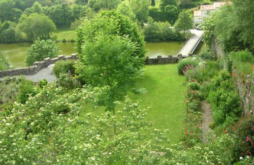 Vouvant Bed & Breakfast | B&B "Les Remparts"