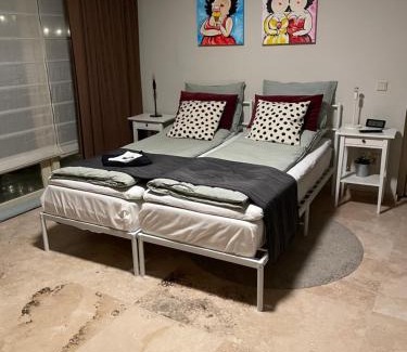 Strijp Bed & Breakfast | B&B Maison Saint Tropez Eindhoven
