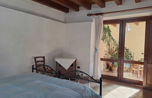 Nureci Bed & Breakfast | B&B S'Omu Antiga