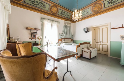 Leni Bed & Breakfast | B&B Villa Pittorino: Giuliana Room in Salina cir 19083037C100309